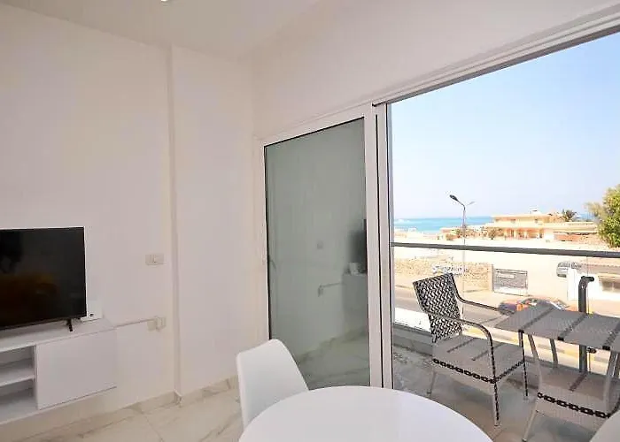 Stunning Sea View 1br On Corniche Road *