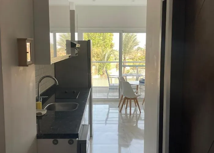 Stunning Sea View 1br On Corniche Road Appartement *