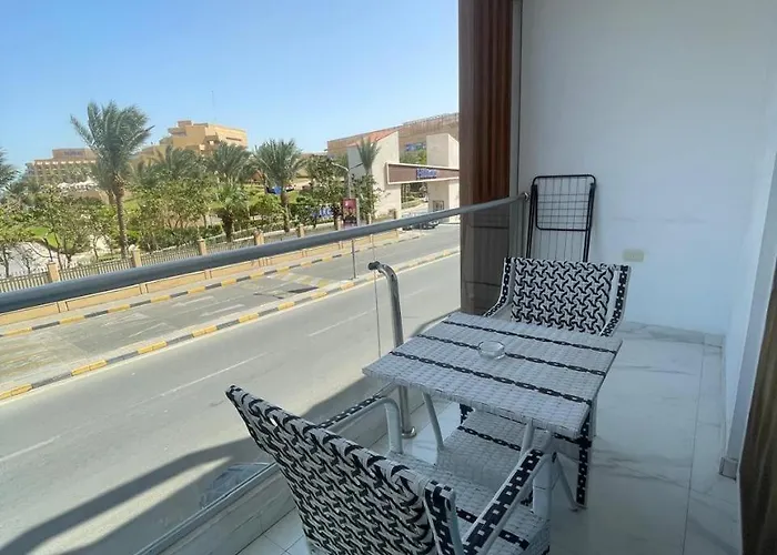 Stunning Sea View 1br On Corniche Road Appartement *